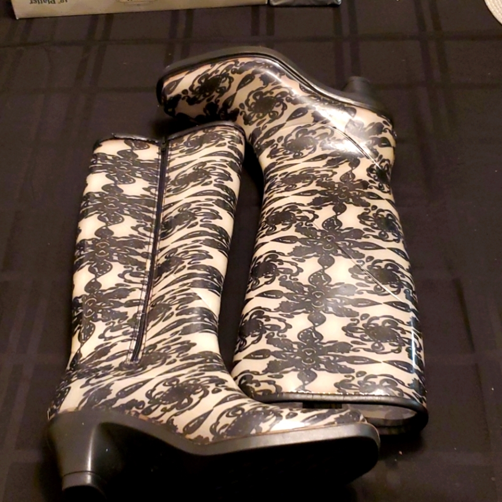 dav Rain Boots.  Gently used